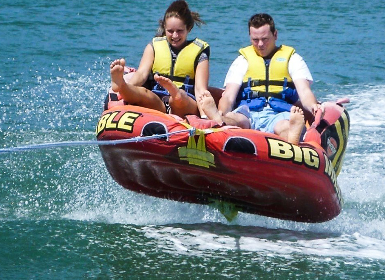 Bumper Boat - Fun rides and water collisions