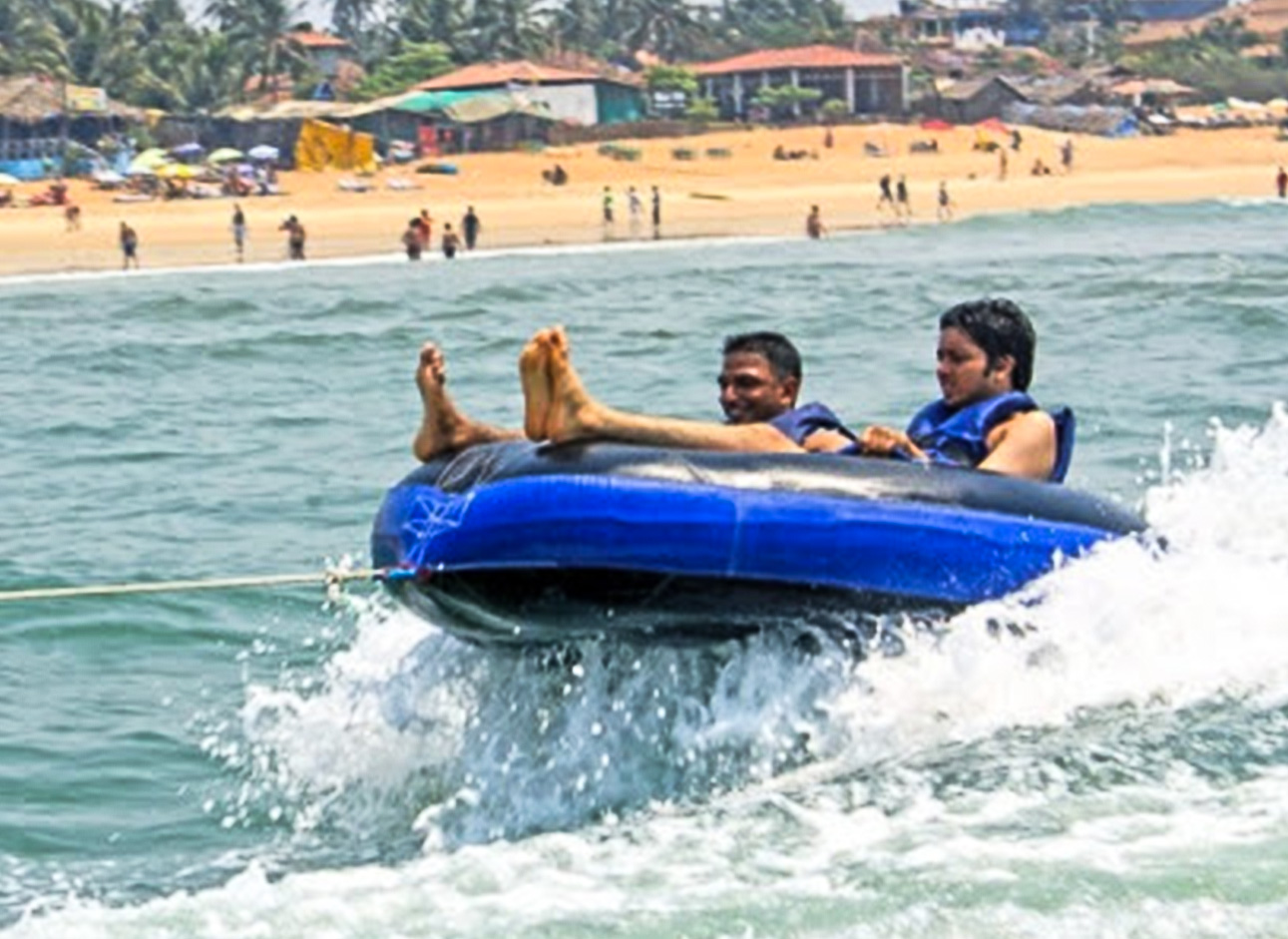 Bumper Boat - Fun rides and water collisions