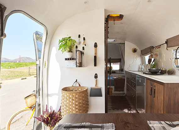 Caravan Home - Experience freedom and adventure in a mobile home on the road