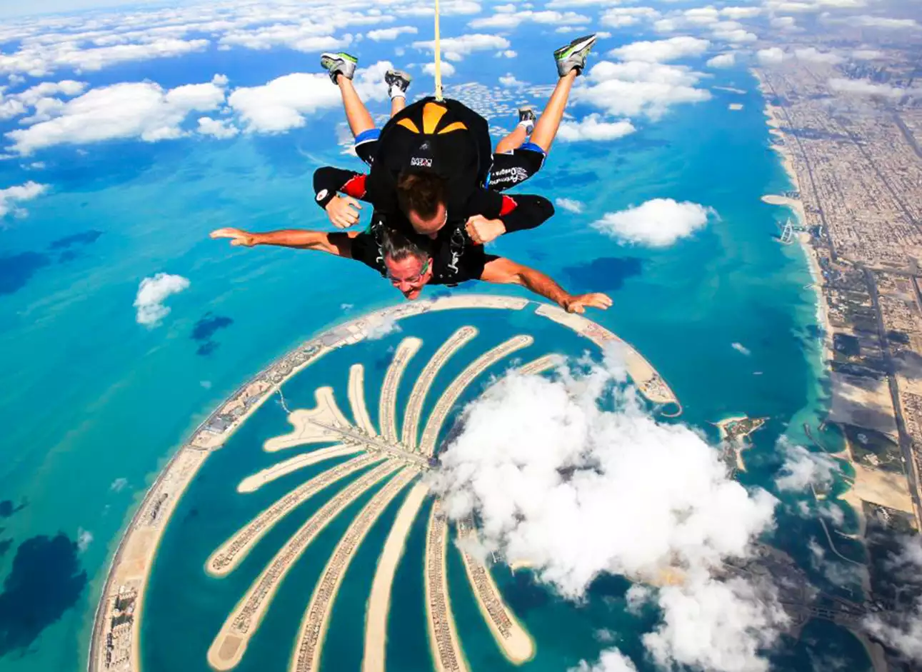 Sky Diving - Experience the thrill of free-fall on exciting jumps