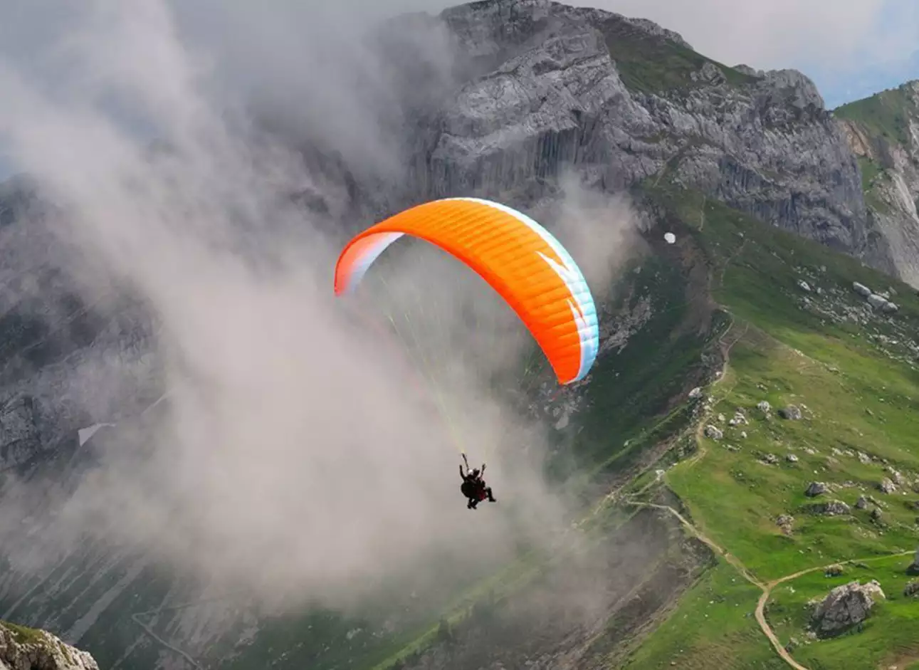 Paragliding - Soar high and experience the thrill of paragliding flights