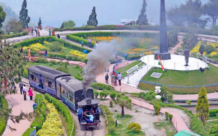 Darjeeling, West Bengal - Experience the beauty of the hill station in West Bengal