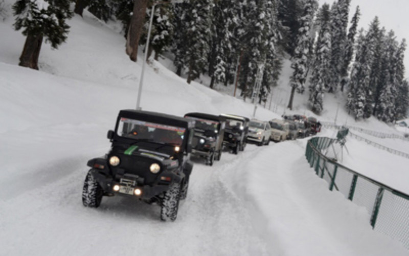 Winter Wonderland Kashmir Snow Trip - Snow-covered landscapes in Kashmir