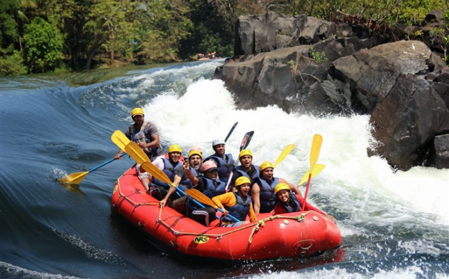 An adventure filled weekend trip on Gokarna Beaches, Dandeli, Vibhooti Waterfalls, Nirvana Beach and Murudeshwar.