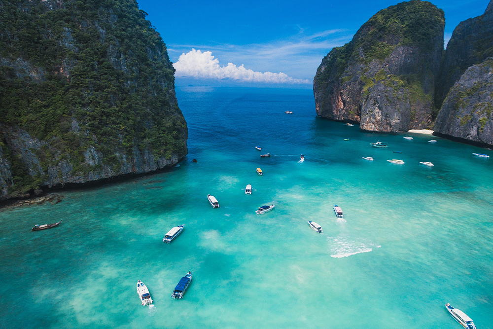Experience the fantastic street life of Bangkok · Spend a day at the beautiful beach of Pattaya 