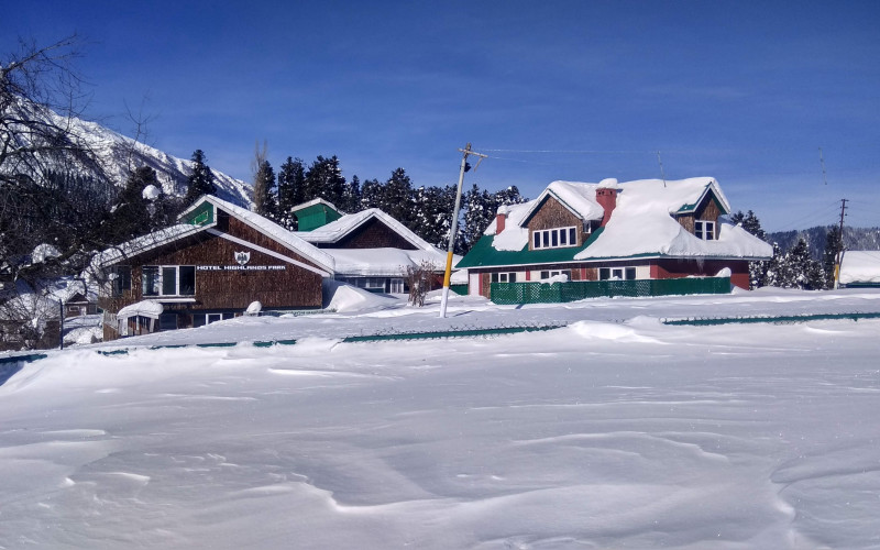 Winter Wonderland Kashmir Snow Trip - Snow-covered landscapes in Kashmir